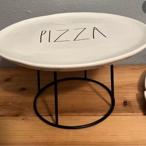 Rae Dunn pizza plate and stand